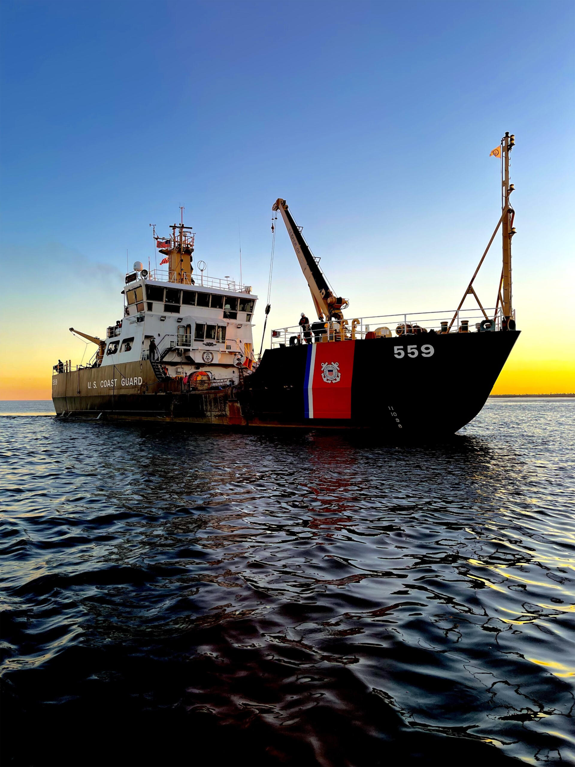 U.S. COAST GUARD 木製モデル船 約60cm CM303 USCGC Walnut (WLB-205) 36 Inches L Ship Model